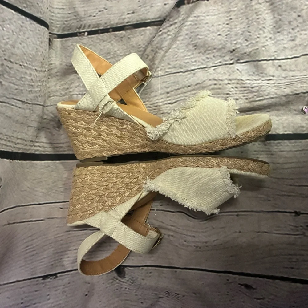 Tommy Bahama Savina Wedge‎ Espadrille Cream Sandals Size 9M Beach Vacation Shoes